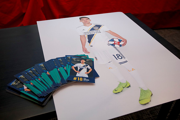 092219_LAGalaxy_AntunaMacys_GA0004