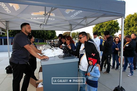 060219_LAGalaxyvsRevolution_GA_6931