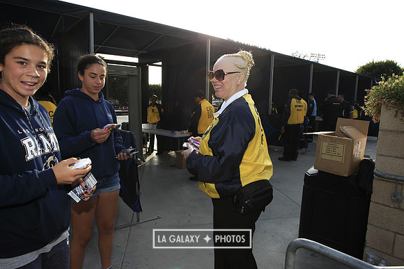 060219_LAGalaxyvsRevolution_GA_6578