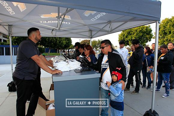 060219_LAGalaxyvsRevolution_GA_6933