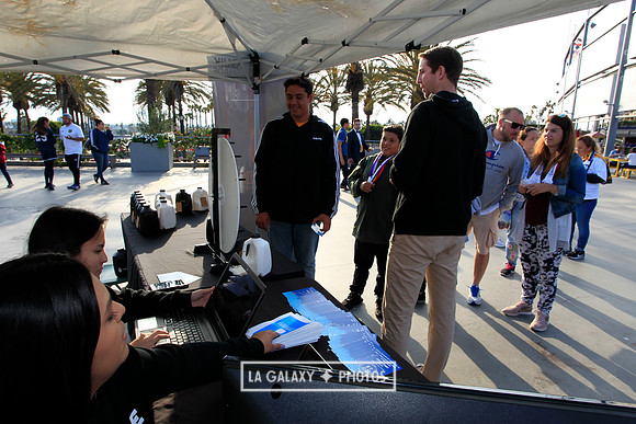 060219_LAGalaxyvsRevolution_GA_6636