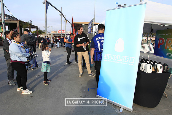060219_LAGalaxyvsRevolution_GA_6586