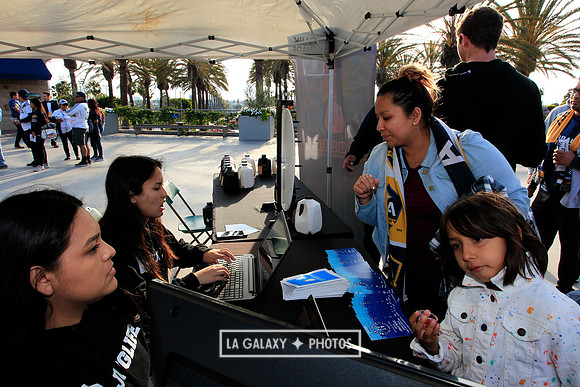 060219_LAGalaxyvsRevolution_GA_6626