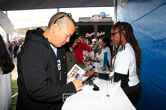 060219_LAGalaxyvsRevolution_GA_6785