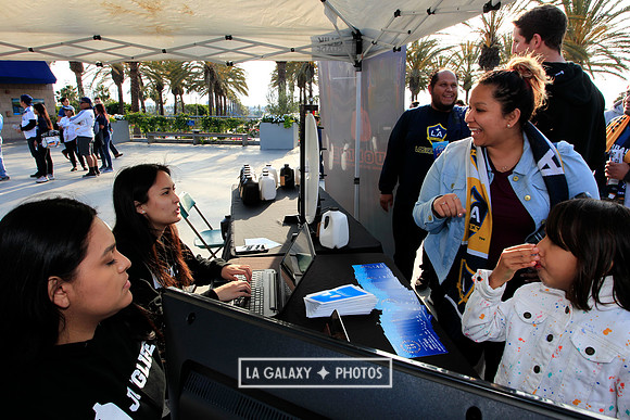 060219_LAGalaxyvsRevolution_GA_6631