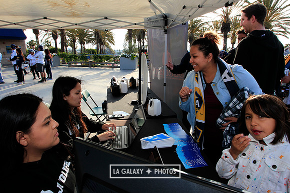 060219_LAGalaxyvsRevolution_GA_6629