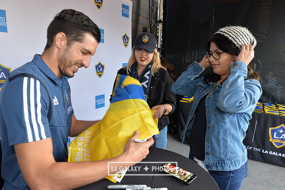 060219_LAGalaxy_vs_NERevolution_SC0330