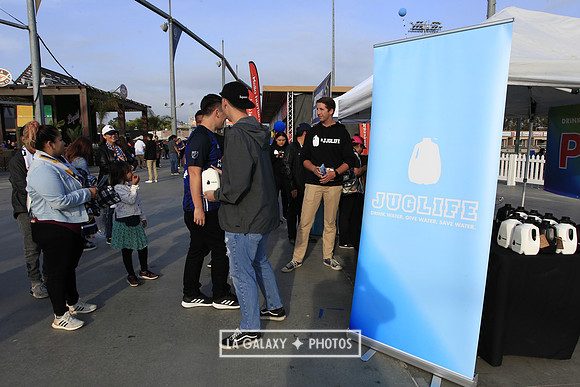 060219_LAGalaxyvsRevolution_GA_6580