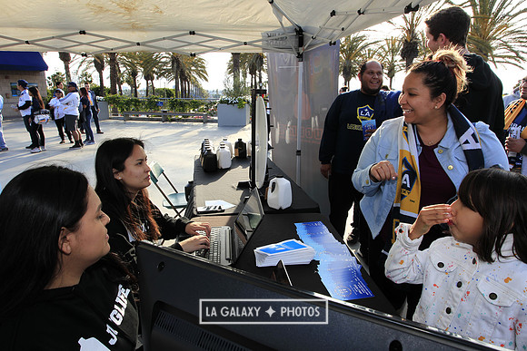 060219_LAGalaxyvsRevolution_GA_6632
