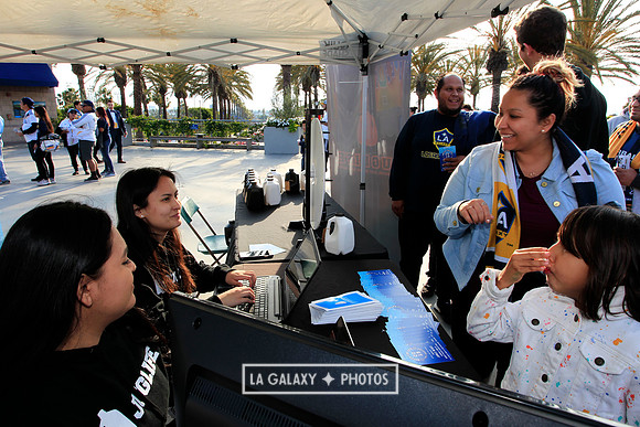 060219_LAGalaxyvsRevolution_GA_6633