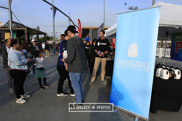 060219_LAGalaxyvsRevolution_GA_6581