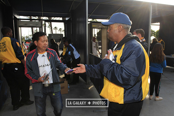 060219_LAGalaxyvsRevolution_GA_6572