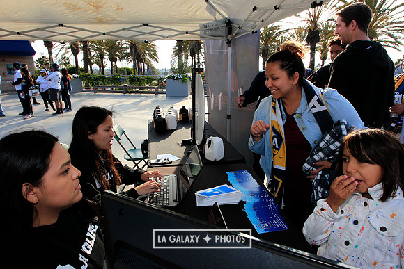 060219_LAGalaxyvsRevolution_GA_6630