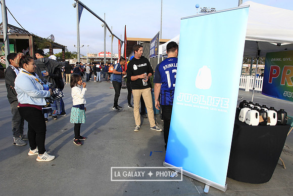060219_LAGalaxyvsRevolution_GA_6585