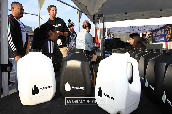 060219_LAGalaxyvsRevolution_GA_6611