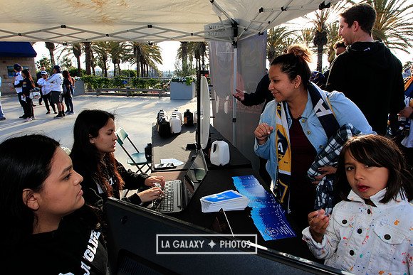 060219_LAGalaxyvsRevolution_GA_6628