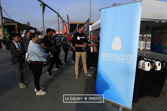 060219_LAGalaxyvsRevolution_GA_6594