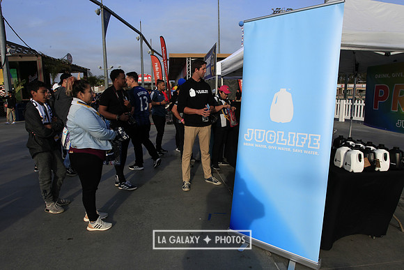 060219_LAGalaxyvsRevolution_GA_6593