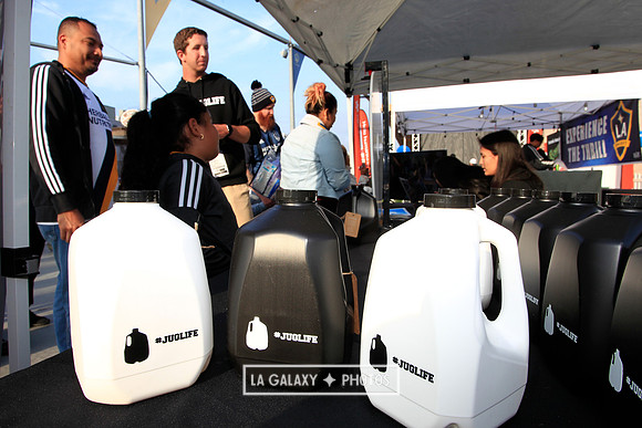 060219_LAGalaxyvsRevolution_GA_6610