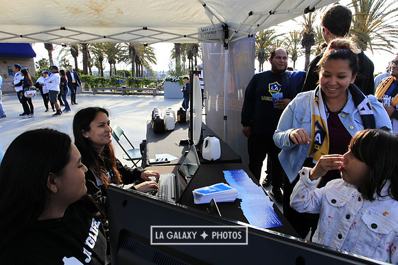 060219_LAGalaxyvsRevolution_GA_6634