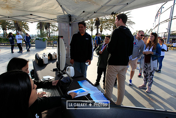 060219_LAGalaxyvsRevolution_GA_6637