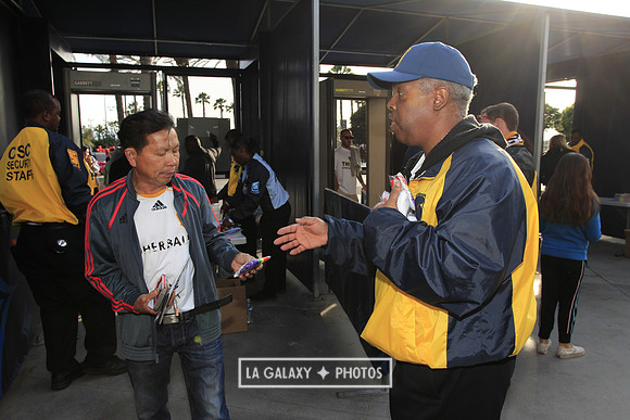 060219_LAGalaxyvsRevolution_GA_6573