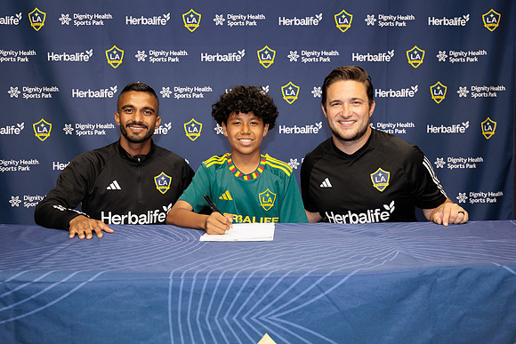061025_LA_GALAXY_RM_027