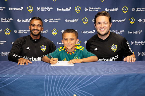061025_LA_GALAXY_RM_038